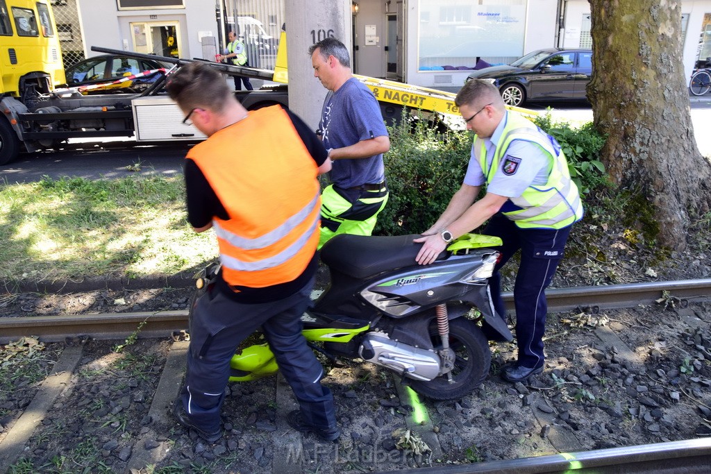 VU Roller KVB Bahn Koeln Luxemburgerstr Neuenhoefer Allee P139.JPG - Miklos Laubert